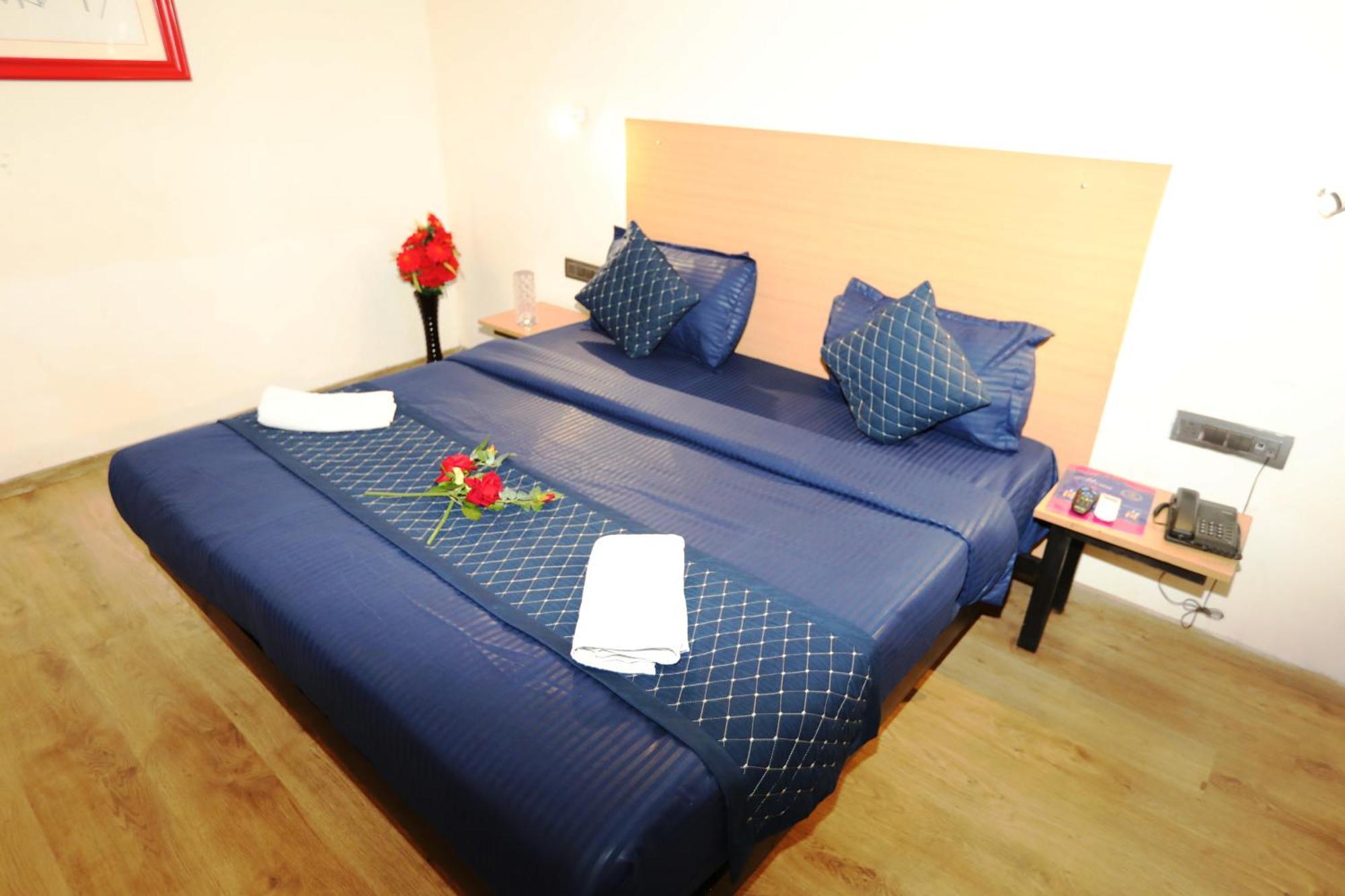 Hotel Noida Grand Sec 58 Exterior foto