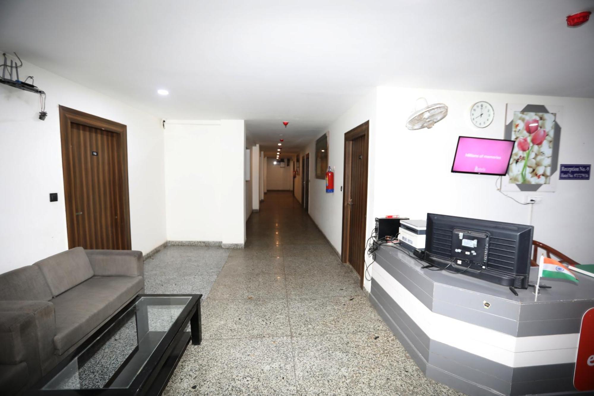 Hotel Noida Grand Sec 58 Exterior foto